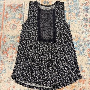 Ann Taylor Loft sleeveless crochet detail print top